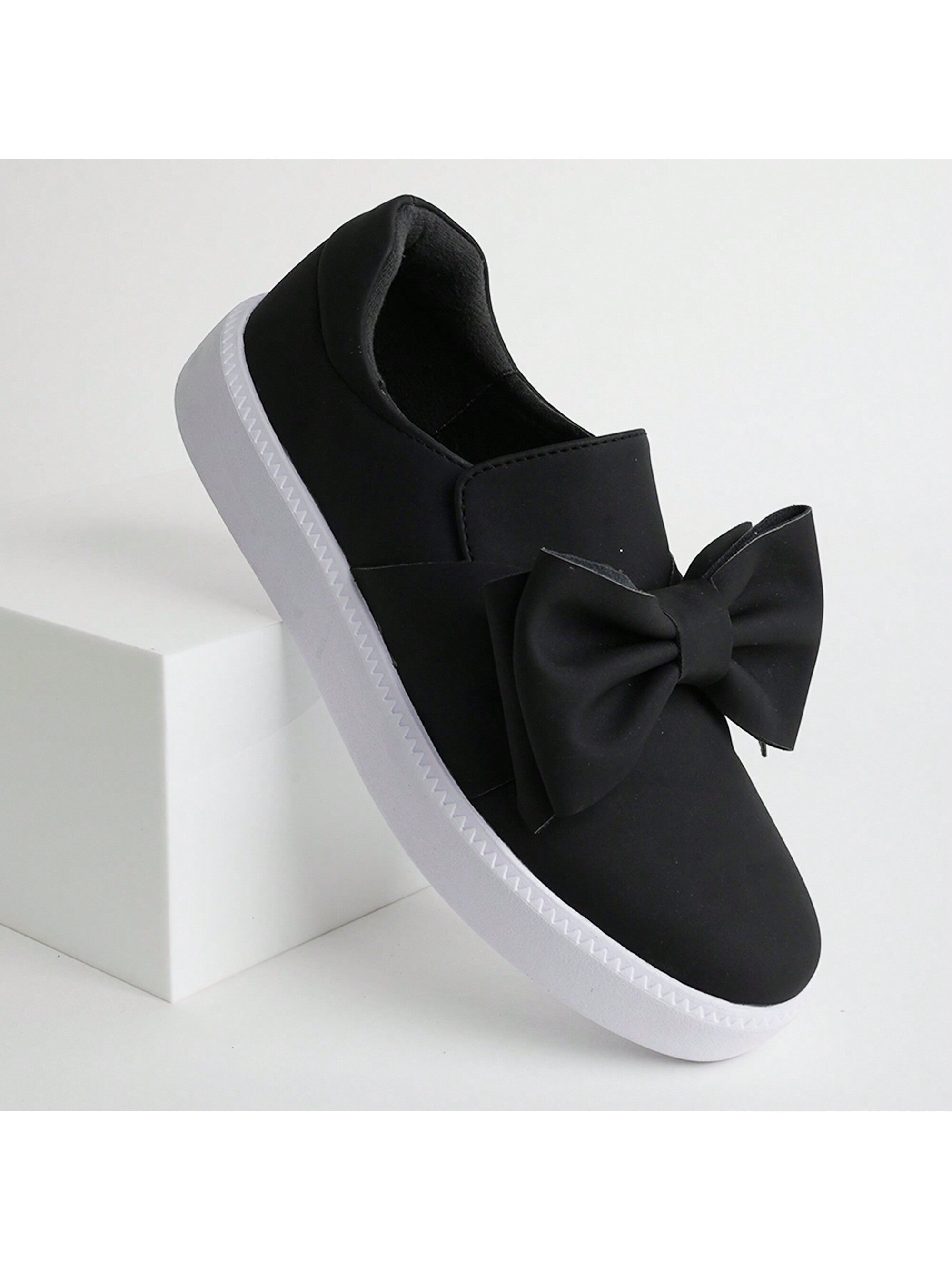 wally-black
