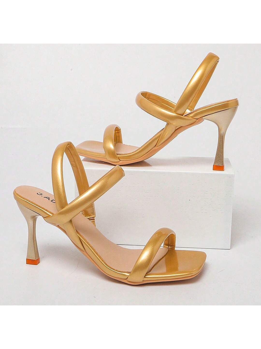 naiomi-gold